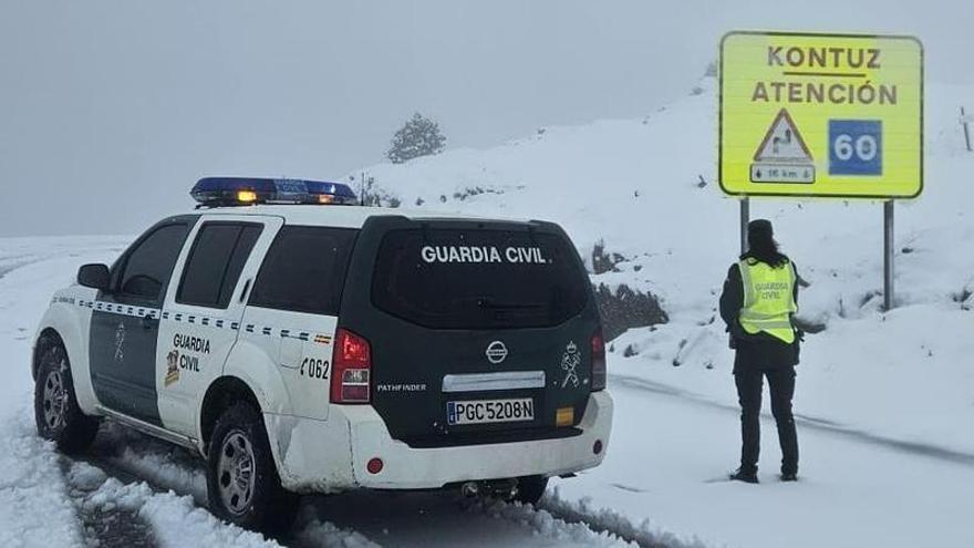 La nieve hace acto de presencia en el Puerto de Belagua