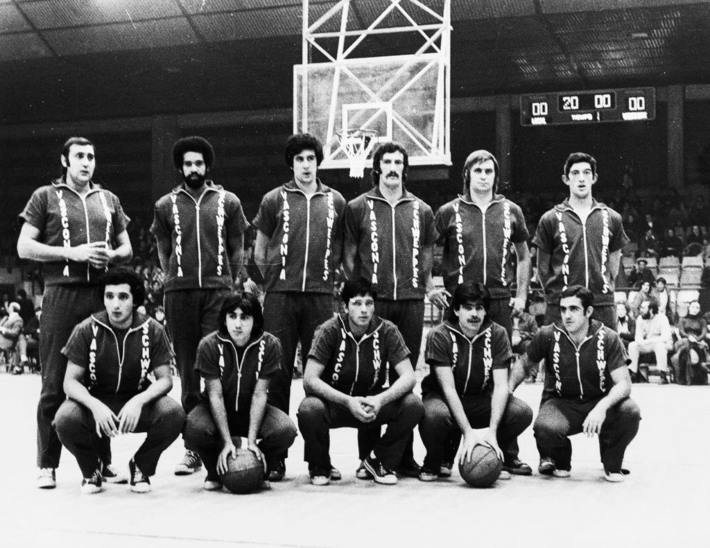 Imagen de la plantilla que logró vencer al Barcelona en 1975.