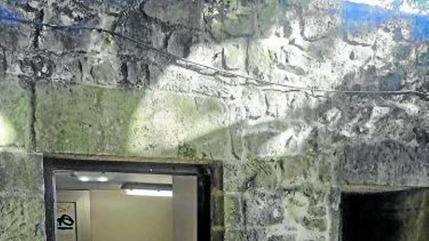 Eguzki denuncia que los retretes de Urgull vierten  al monte
