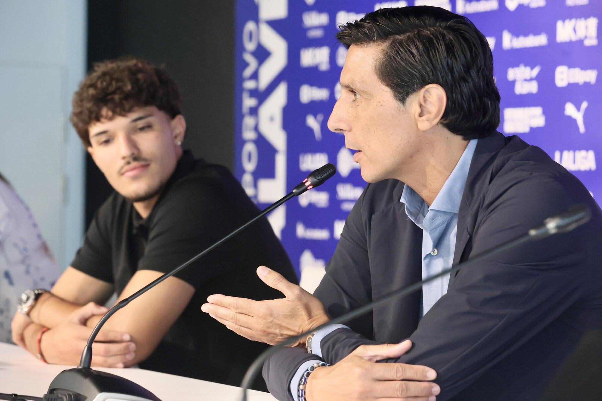 En imágenes: La presentación de Youssef Enríquez como jugador del Alavés