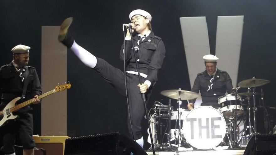 The Hives exprime las últimas fuerzas de Mendizabala