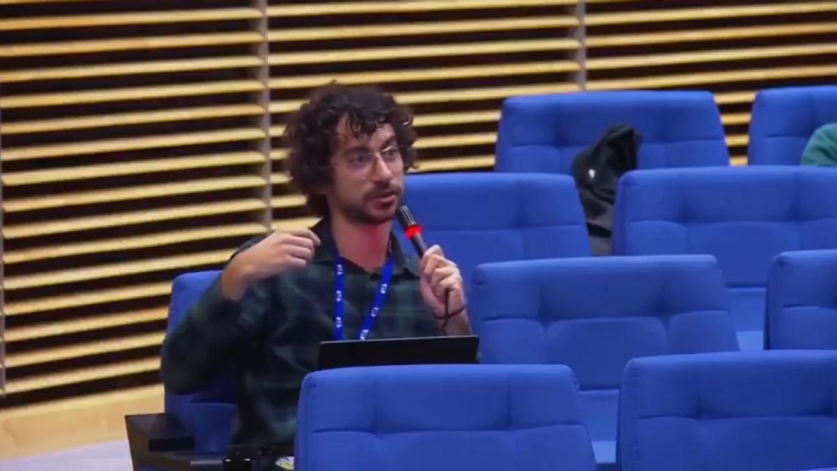 El periodista Gabriele Nunziati, en una rueda de prensa de la Comisión Europea