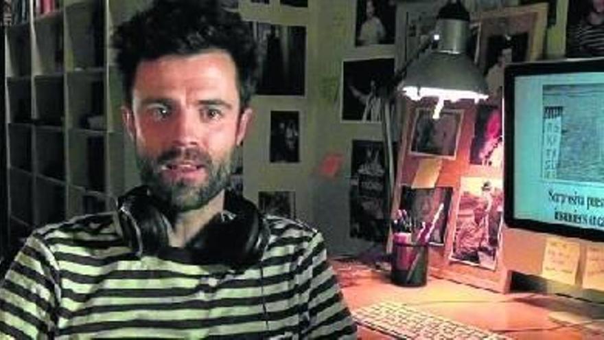Aitor Merino habla a cámara en uno de los momentos de la película.