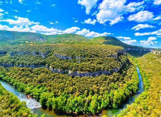 El espectacular cañón del Ebro es foco de atracción a Pesquera de Ebro.