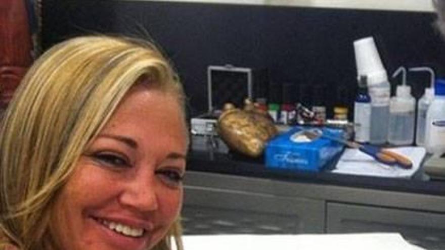 Belén Esteban se hace el mismo tatuaje que Miley Cyrus