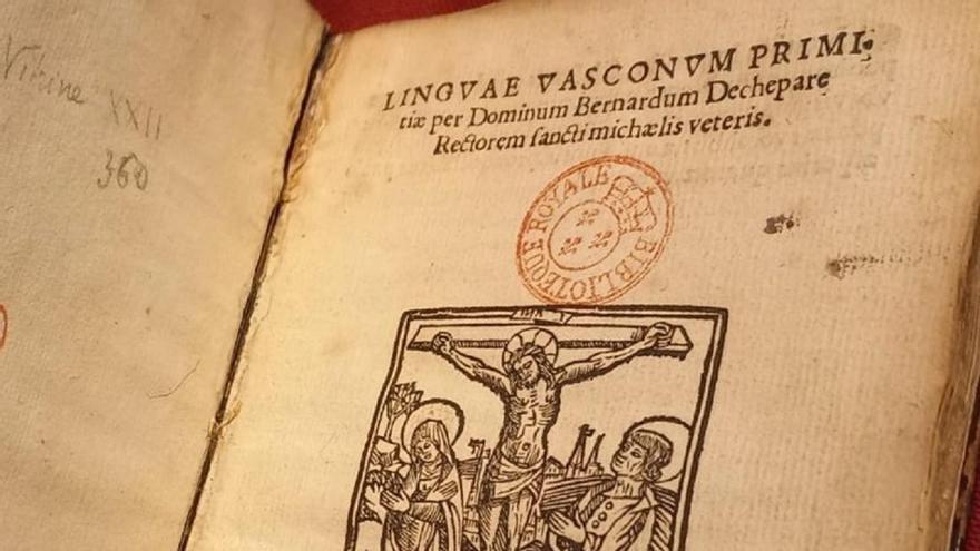 El primer libro escrito en euskera vuelve a Euskal Herria