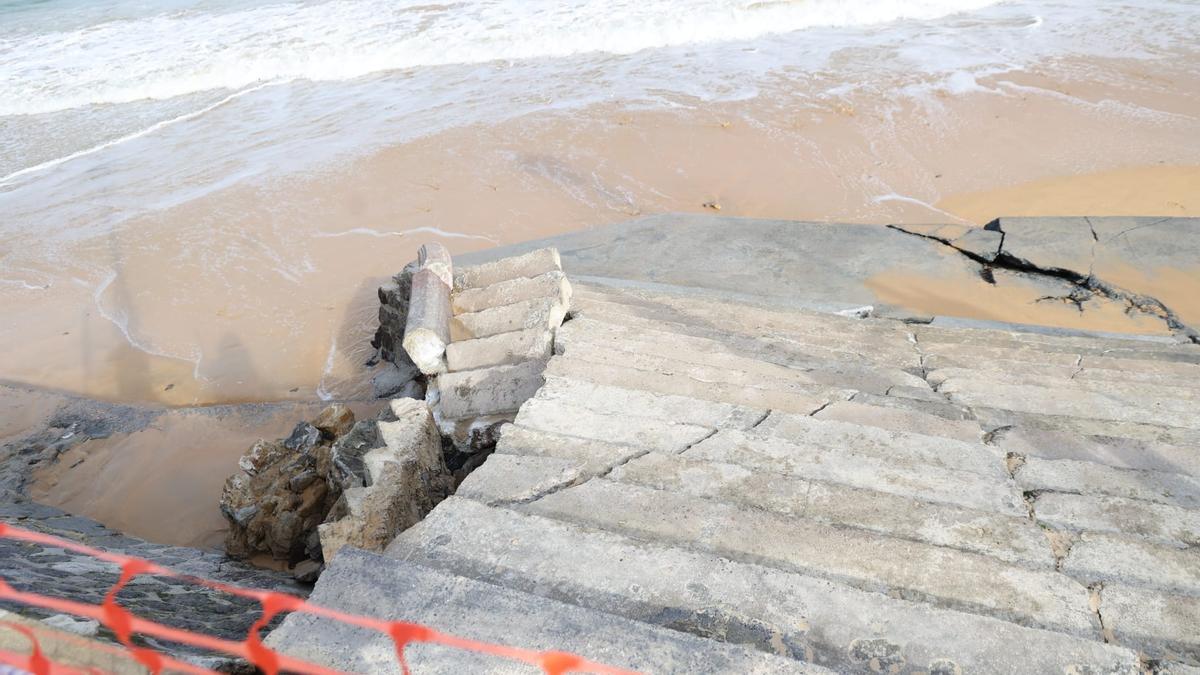 Las escaleras sufrieron daños importantes