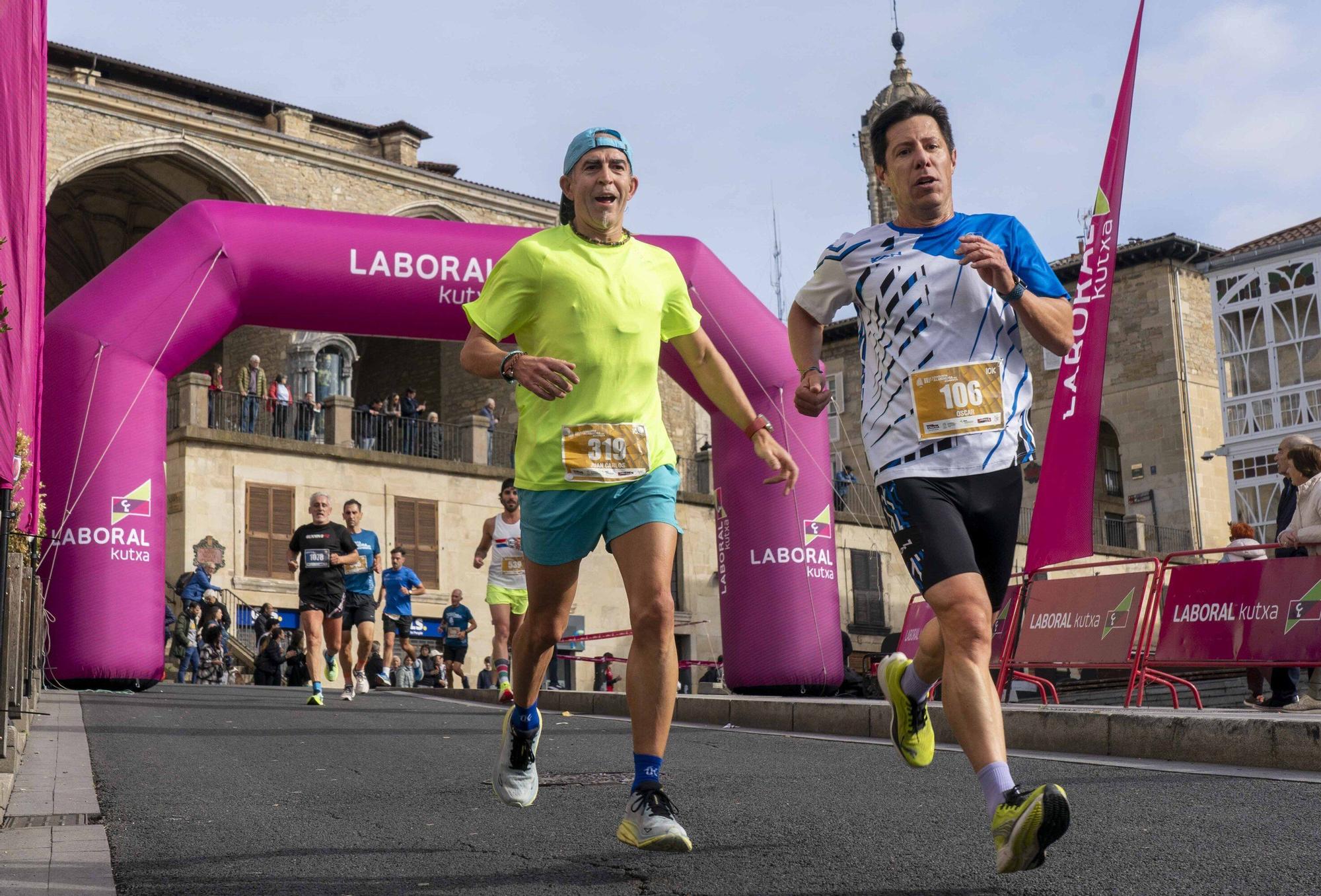 En imágenes: Un millar de corredores atraviesan la almendra