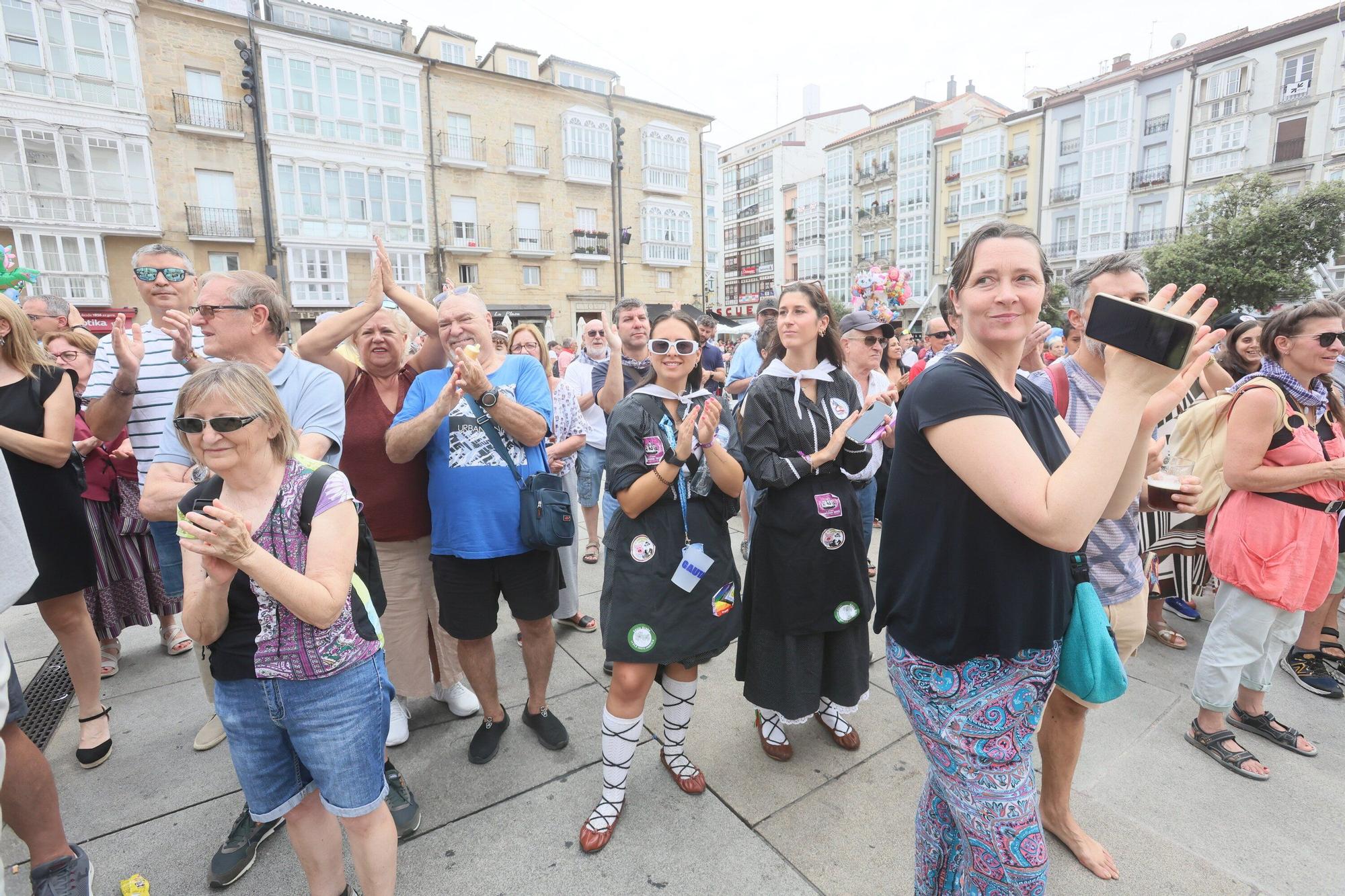 En imágenes: La fiesta continúa en las calles de Gasteiz este 6 de agosto