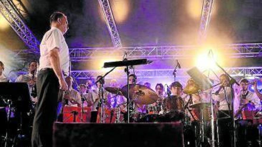 La banda, en su actuación de Madalenas.