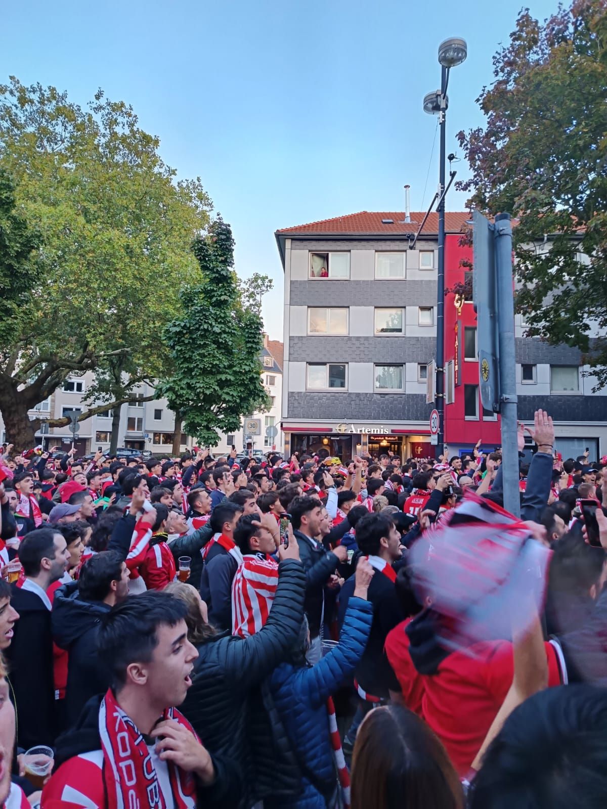 Kalejira del Athletic hasta el campo del Dortmund