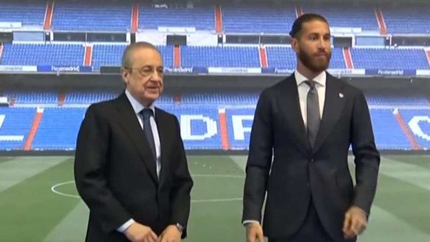 Sergio Ramos y Florentino Pérez, durante el acto de despedida del jugador.