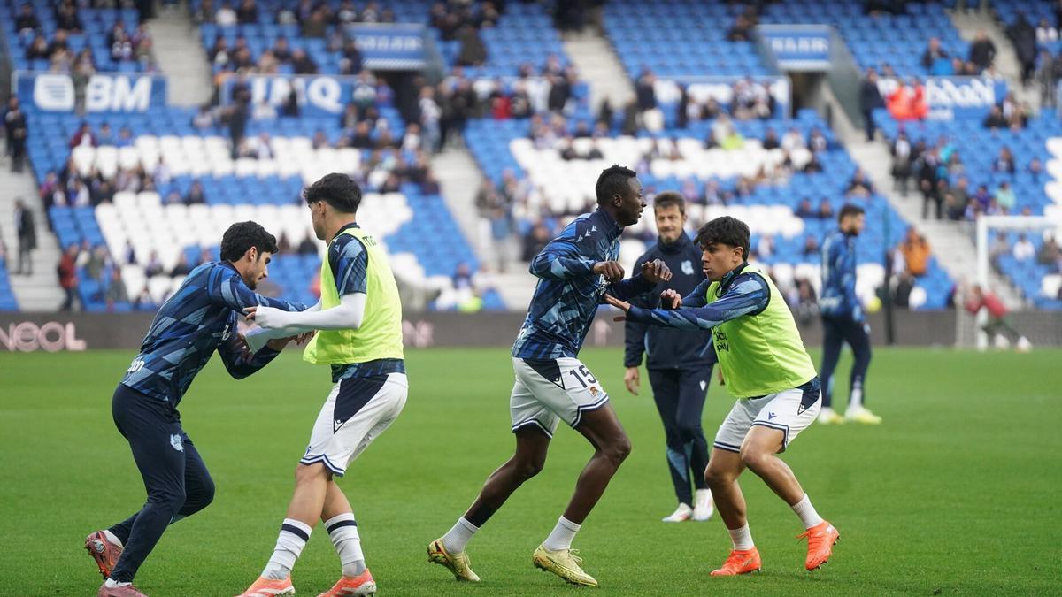 Umar Sadiq, en un calentamiento en Anoeta.