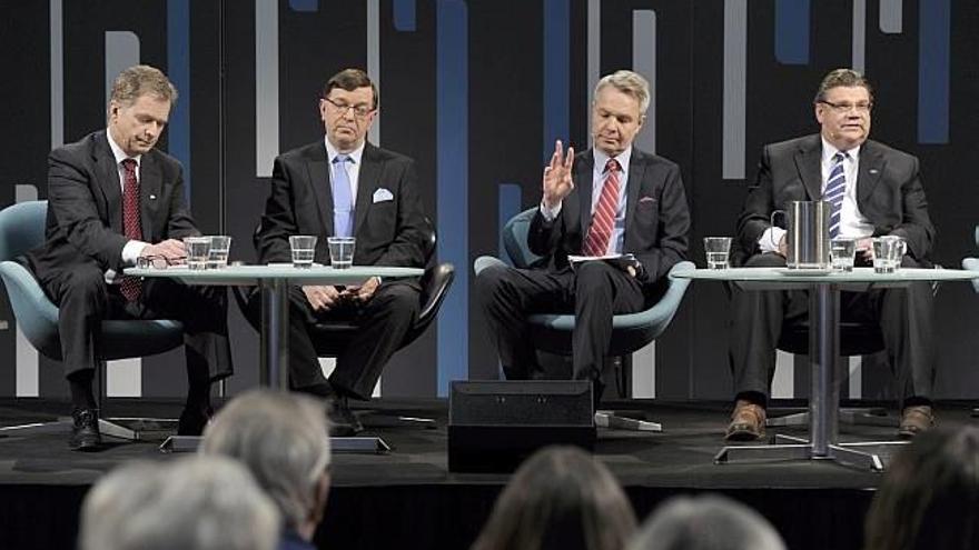 De izquierda a derecha, Sauli Niinistö (Partido Conservador), Paavo Vaeyrynen (Partido del Centro), Pekka Haavisto (Partido Verde) y Timo Soini (Partido de los finlandeses).