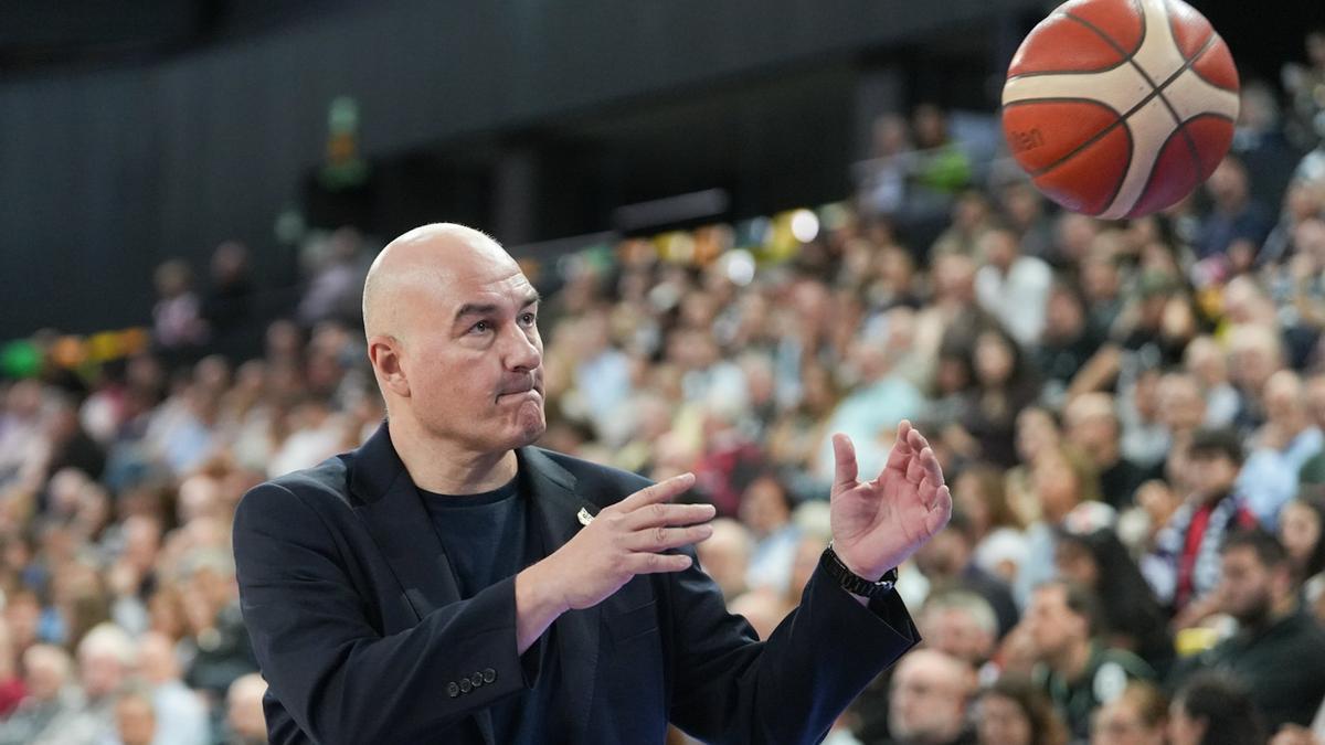 Jaume Ponsarnau espara una buena respuesta de su equipo ante el Real Madrid.