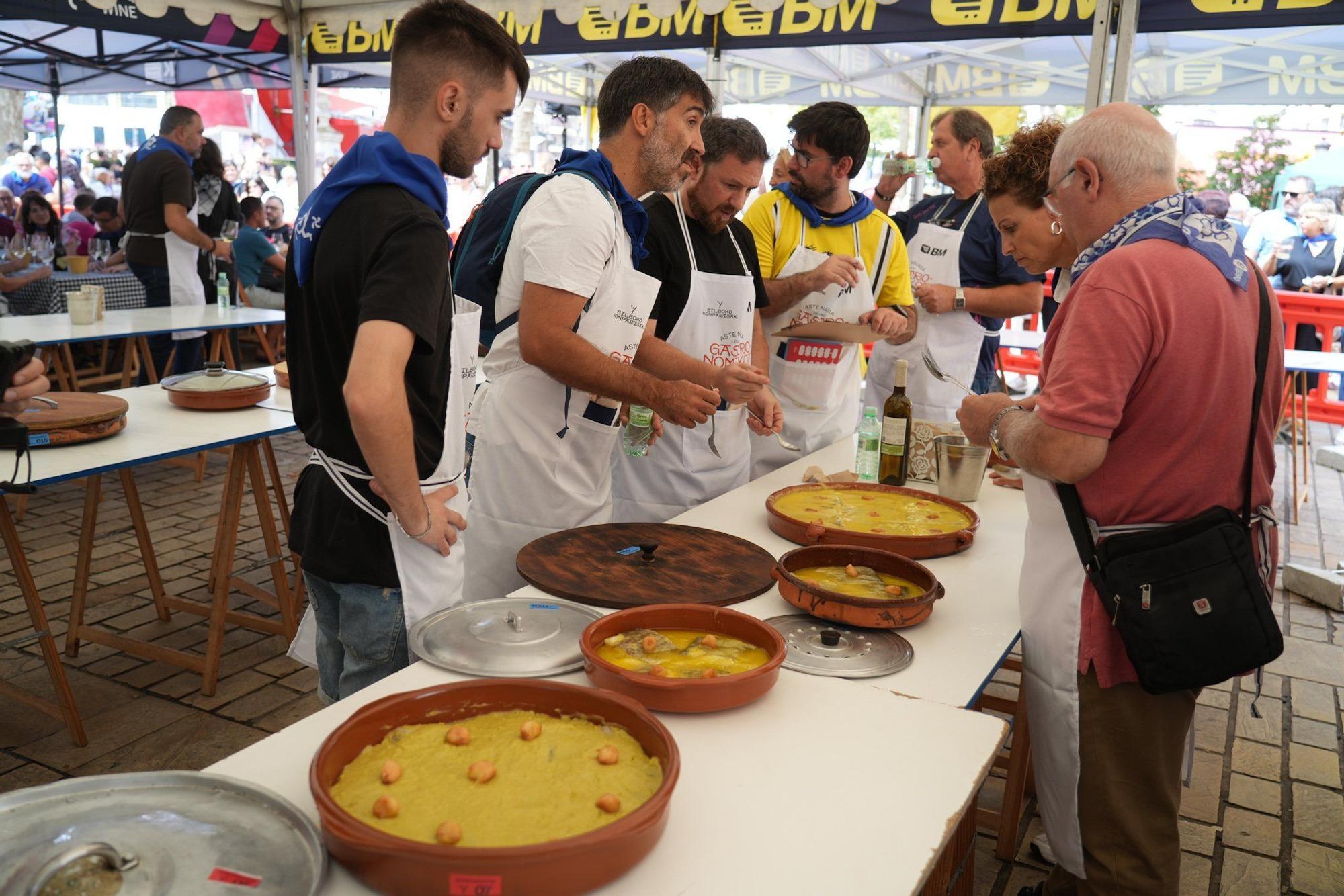 En imágenes: el bacalao al pil-pil toma El Arenal