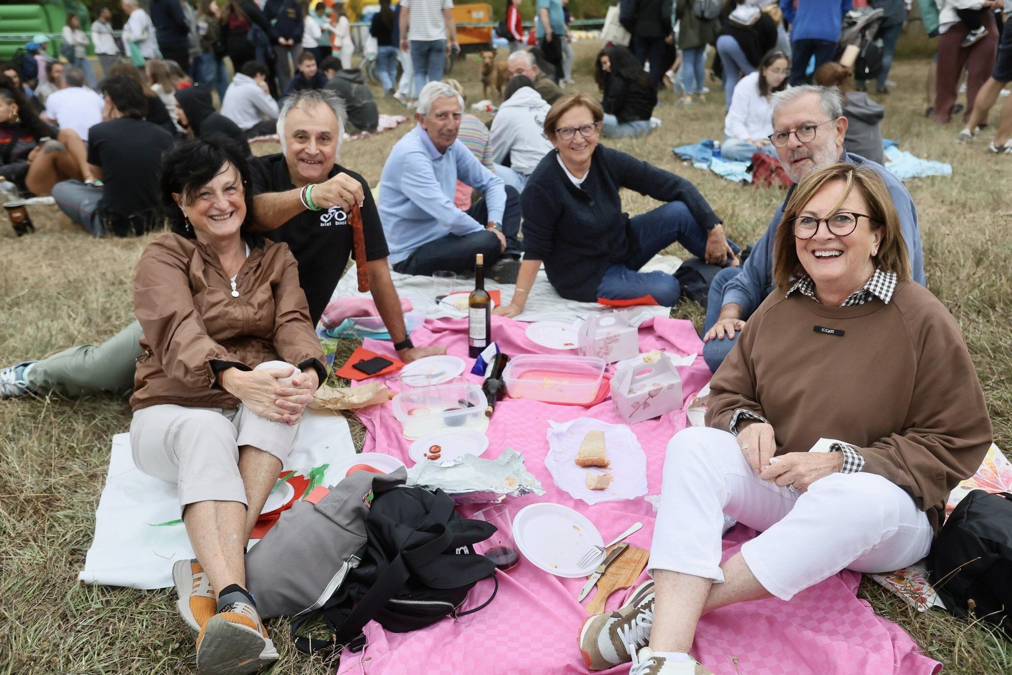 En imágenes: Las campas de Olarizu se llenan de fiesta
