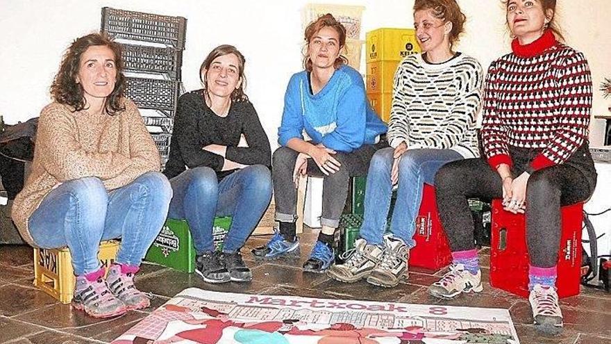 Una exposición da comienzo en Tolosa a la agenda del 8 de marzo