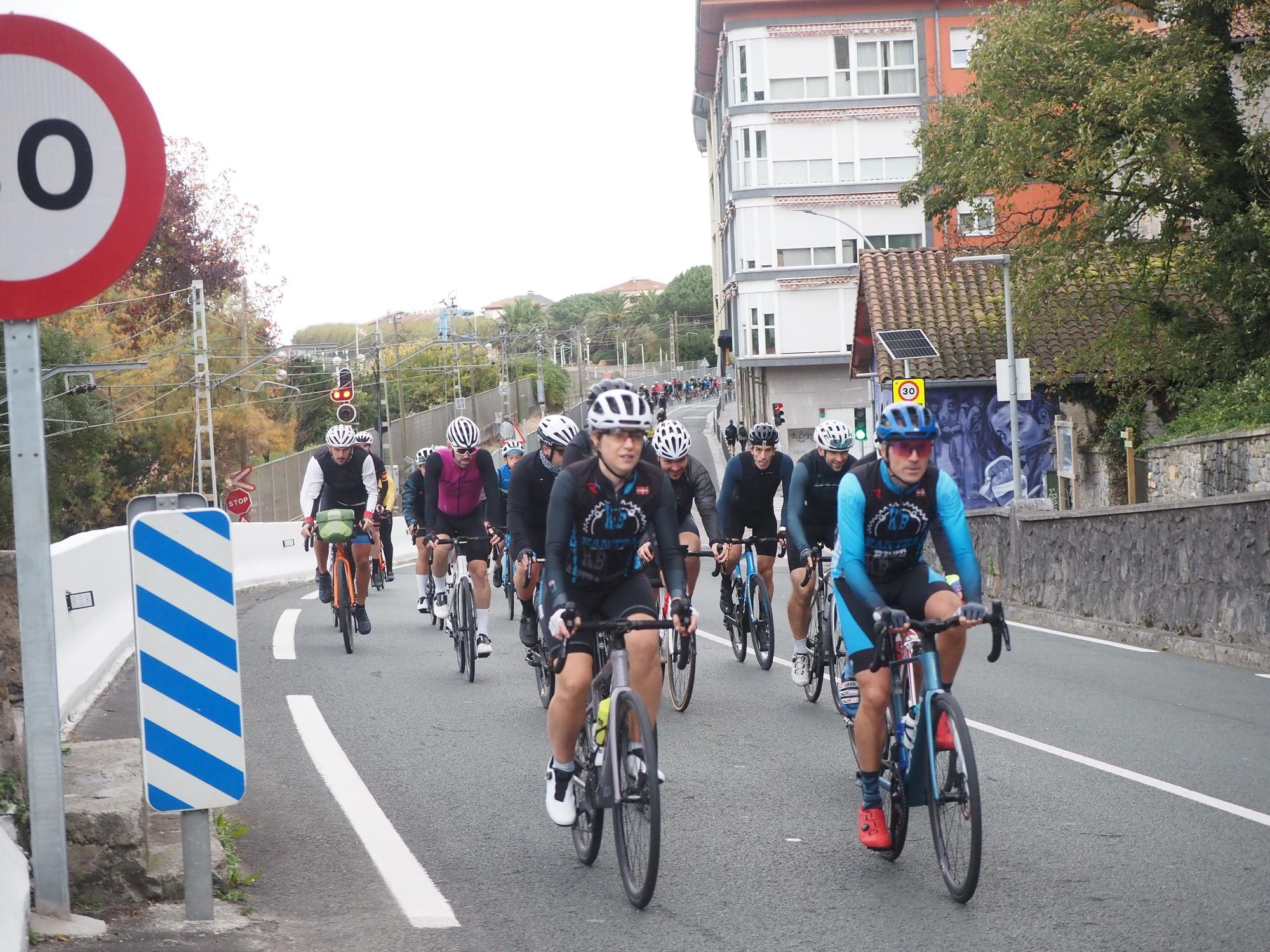 Fiesta ciclista en Deba