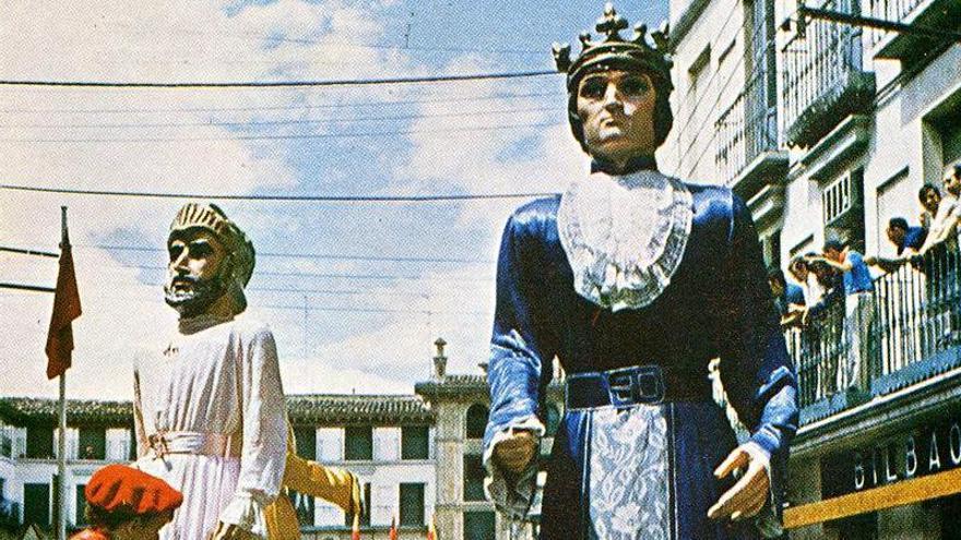 Imagen de la antigua comparsa de gigantes de Tudela.