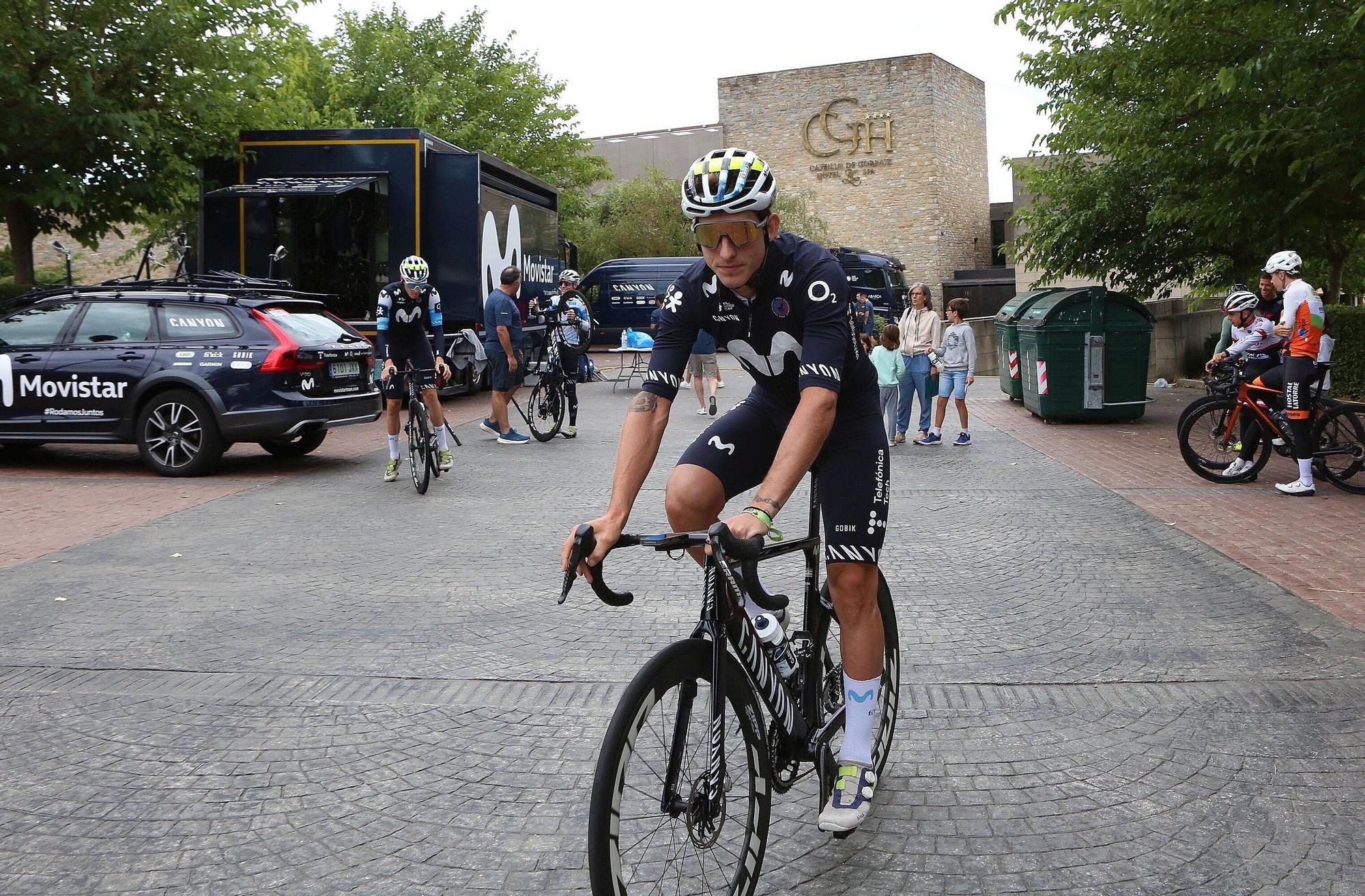 Movistar Team sale a rodar por la Comarca de Pamplona en la jornada de descanso de La Vuelta