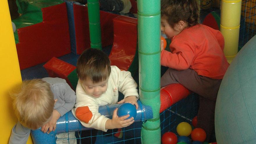 Hasta 360 € por contratar a personas sin empleo en Navarra para cuidar niños
