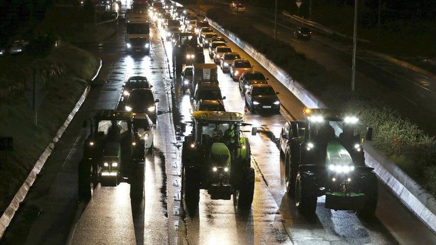 La 'operación salida' provoca retenciones nunca vistas en las salidas sur y oeste de Pamplona