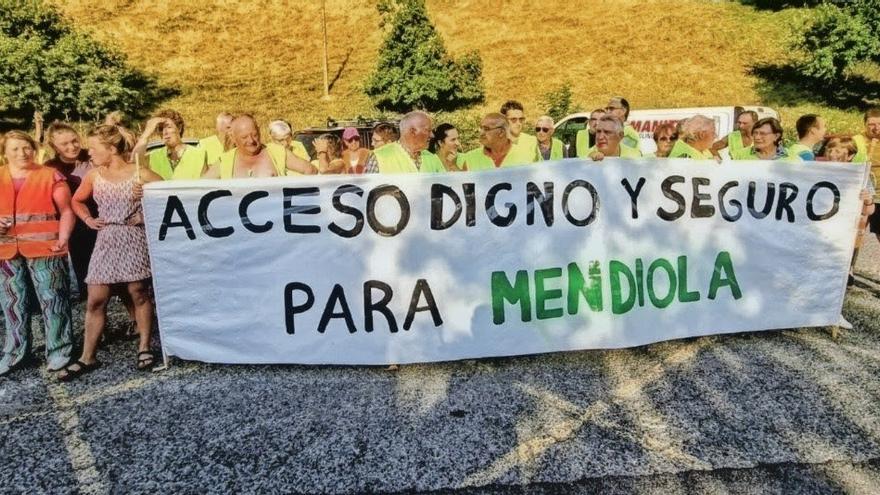 Almandoz reclama una solución para garantizar el acceso al barrio de Mendiola