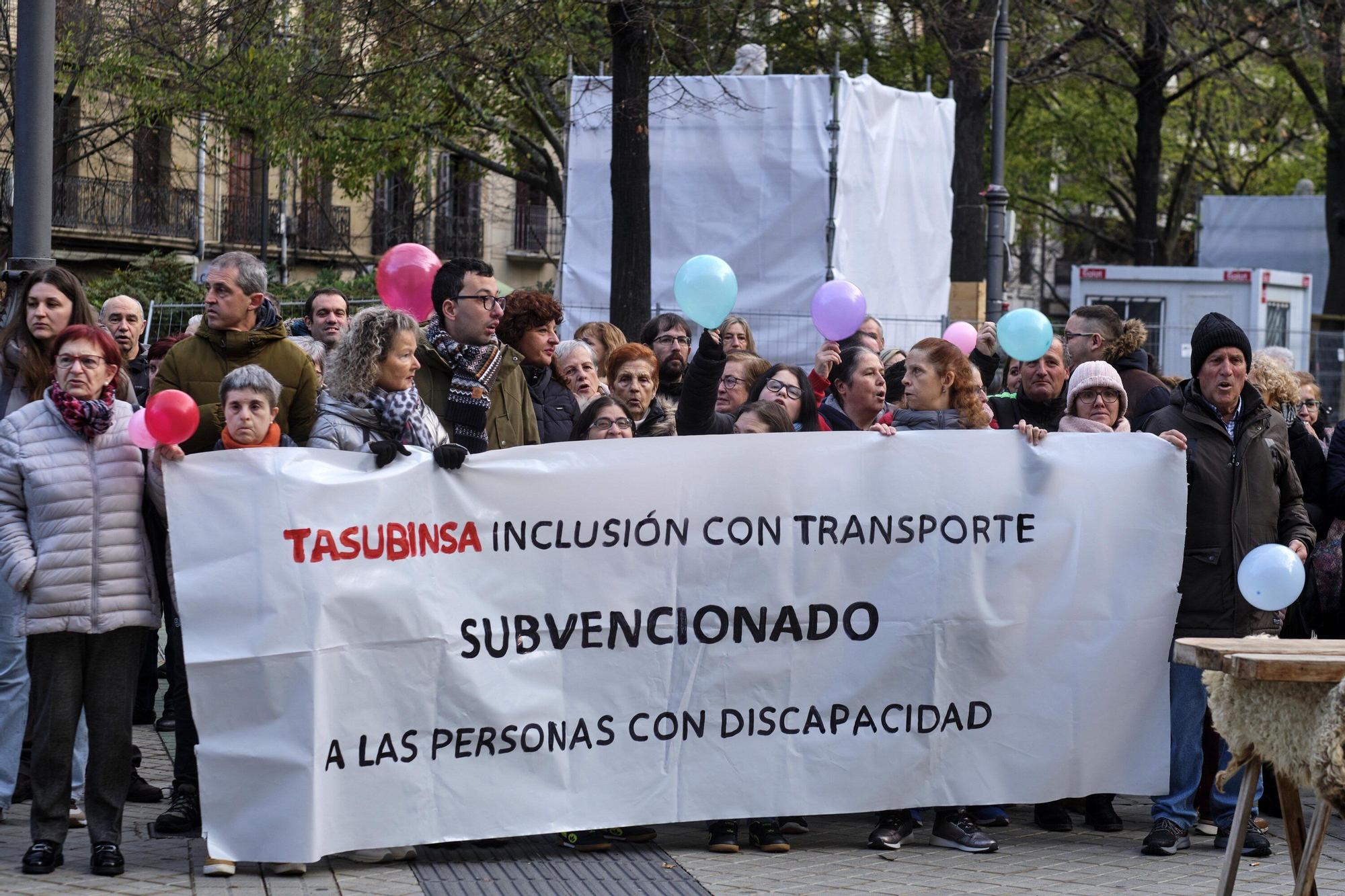 Imágenes de la protesta de Tasubinsa para la inclusión de transporte subvencionado