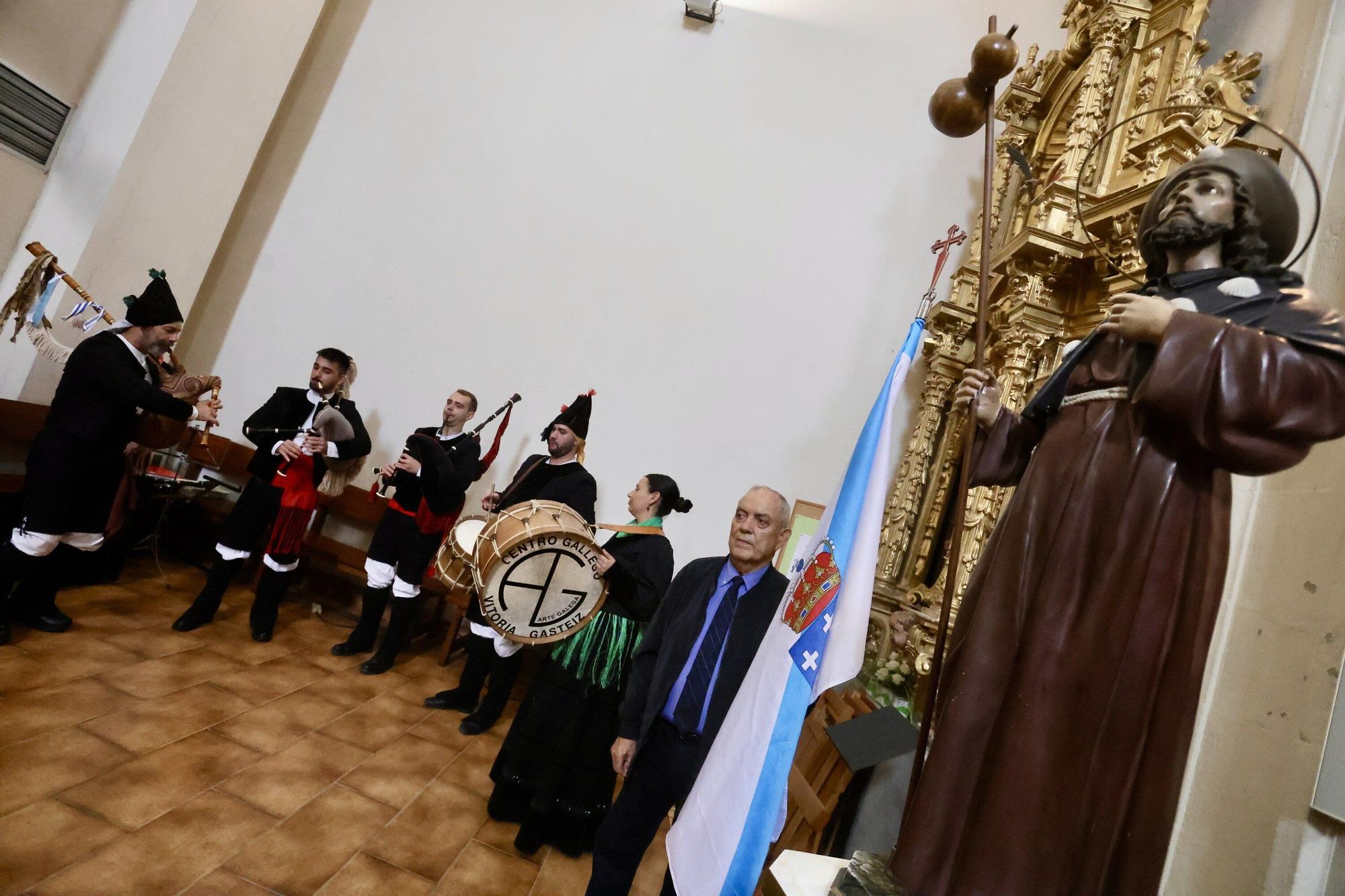 En imágenes: El Centro Gallego de Vitoria celebra Santiago