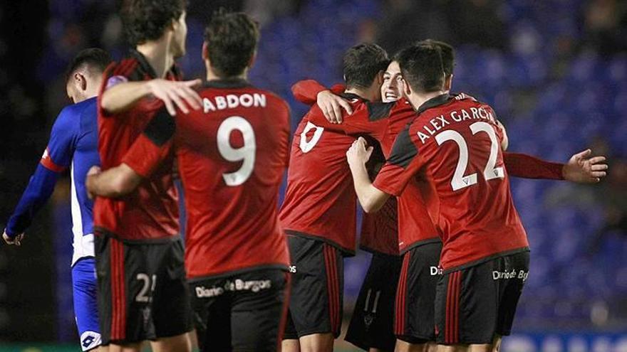 El Mirandés ridiculiza al Dépor y está en cuartos