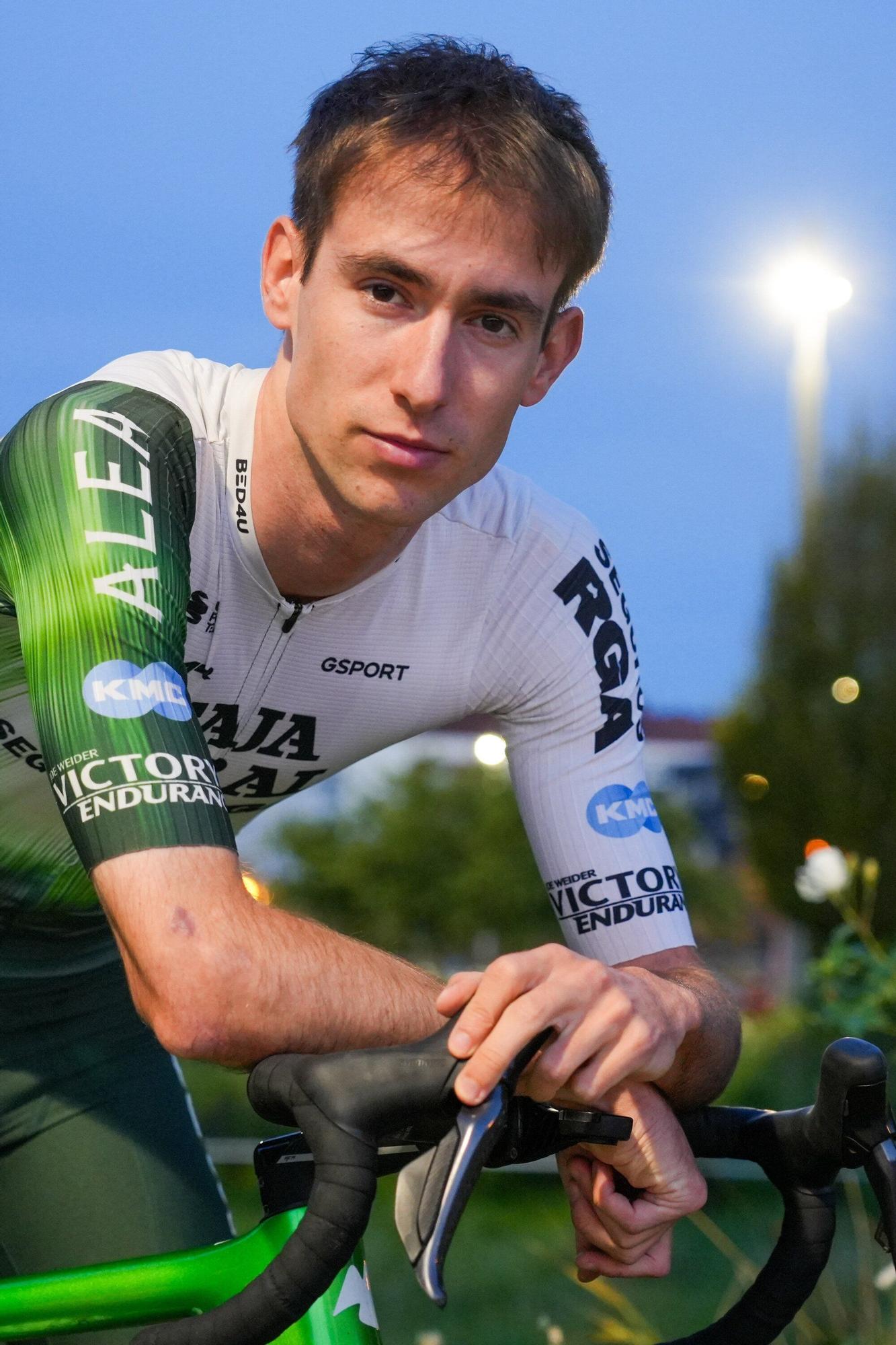 Julen Arriolabengoa posa durante su entrevista con DNA