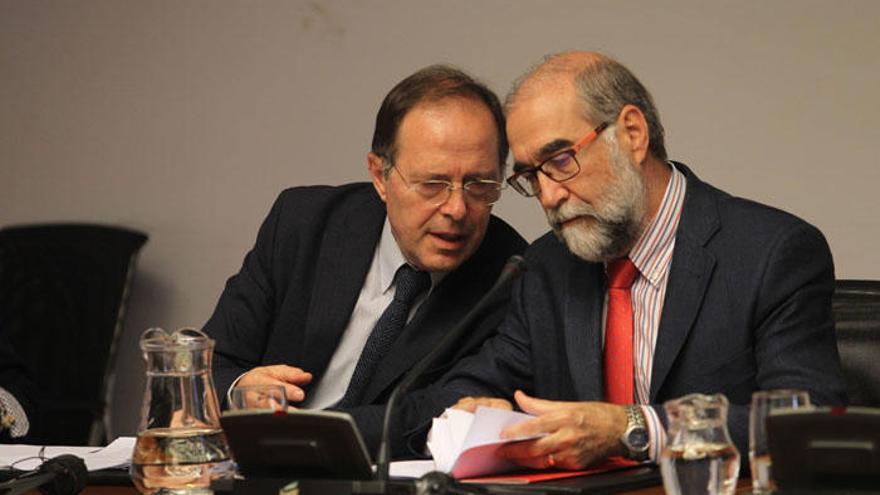 Luis Gabilondo y Fernando Domínguez, en una comparecencia anterior.