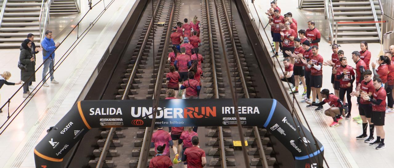 Las vías de Metro Bilbao se convierten en pista de atletismo para 210 afortunados