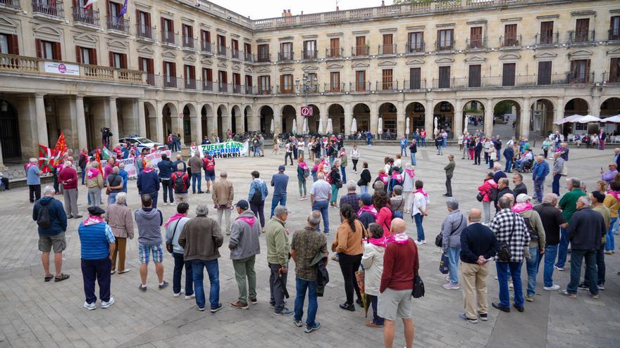 Medio centenar de pensionistas se encerrarán en Vitoria este miércoles pidiendo un complemento a las pensiones mínimas