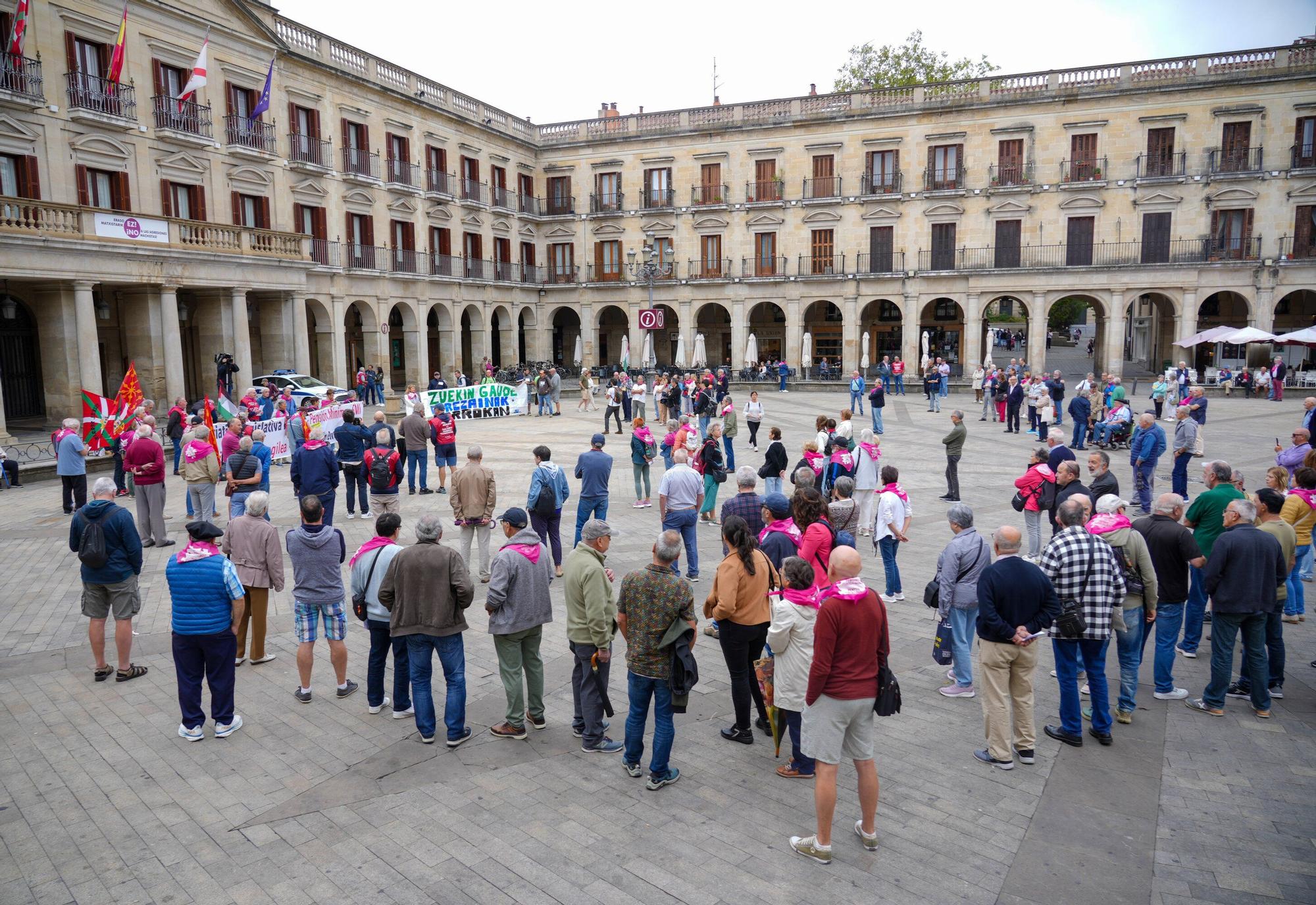En imágenes: Los pensionistas retoman sus concentraciones en Vitoria
