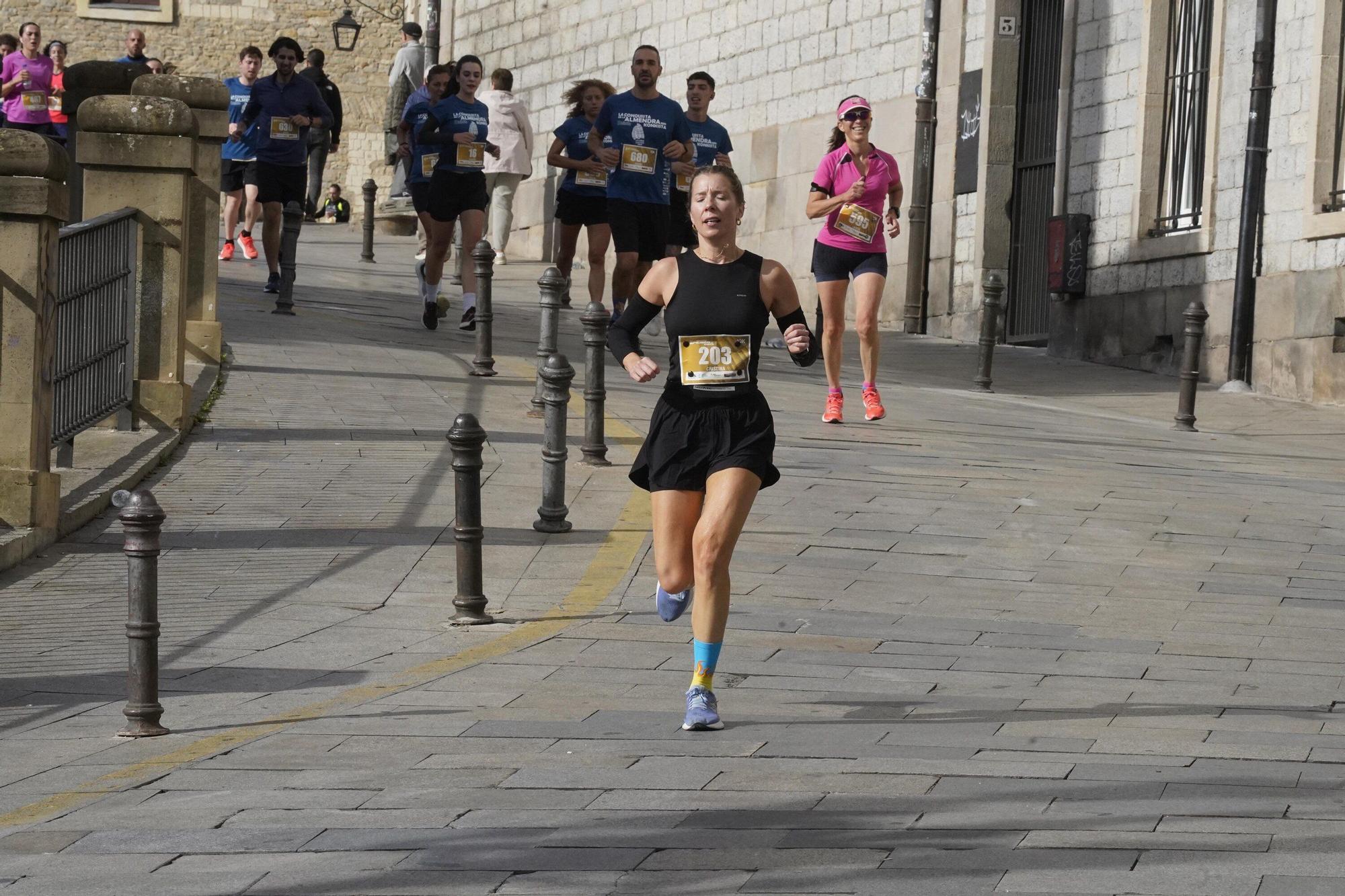 En imágenes: Miles de personas conquistan la Almendra de Gasteiz