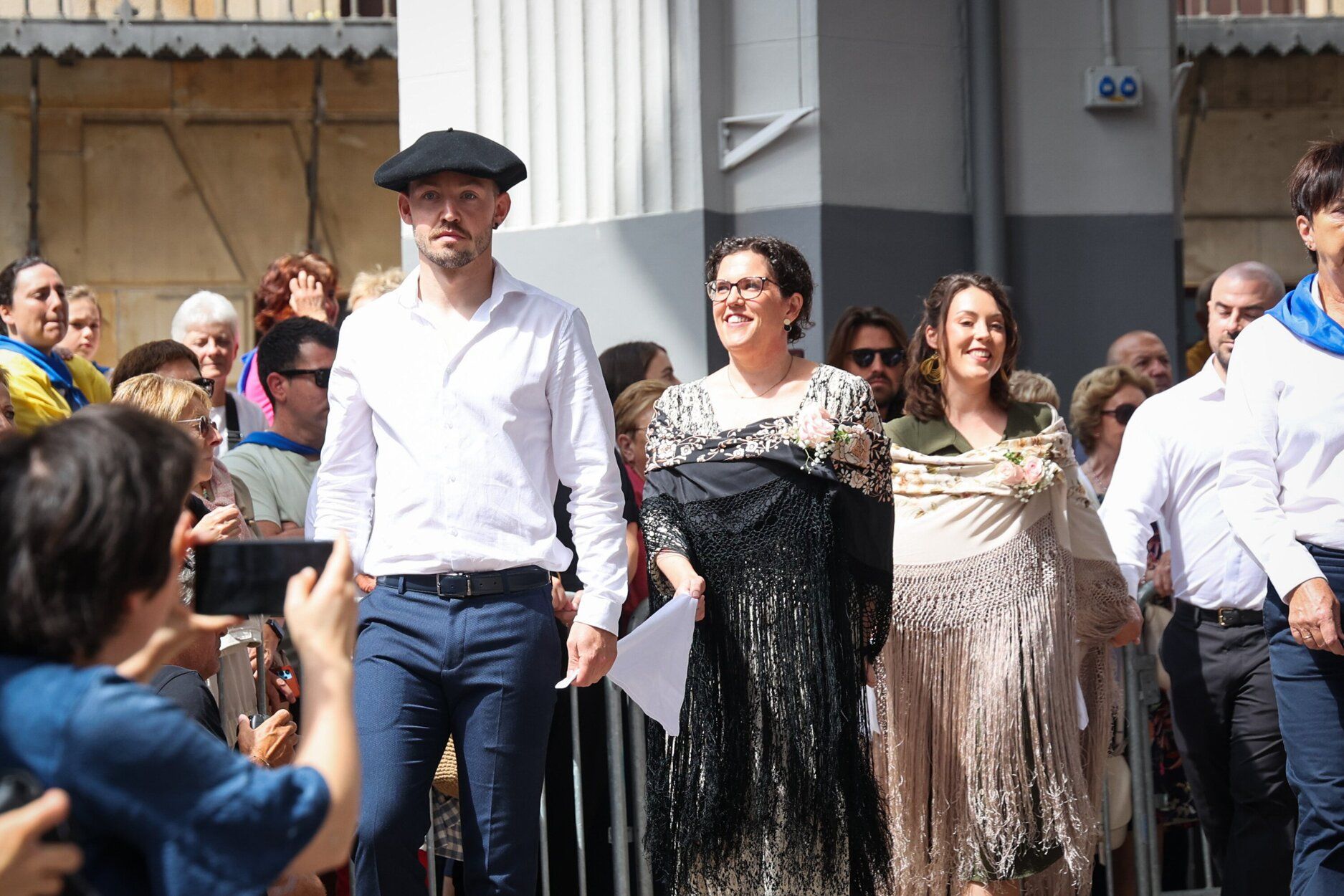 Emoción en Ordizia con el baile de los Santaneros