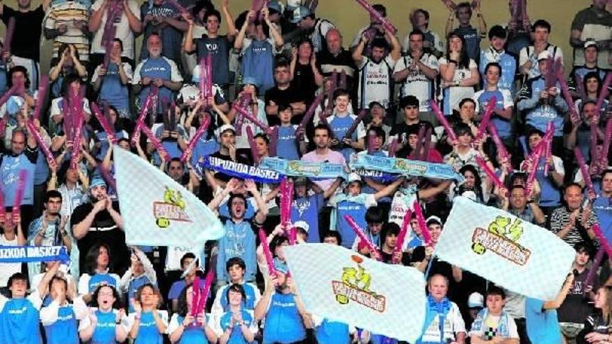 Ridículo con 600 testigos