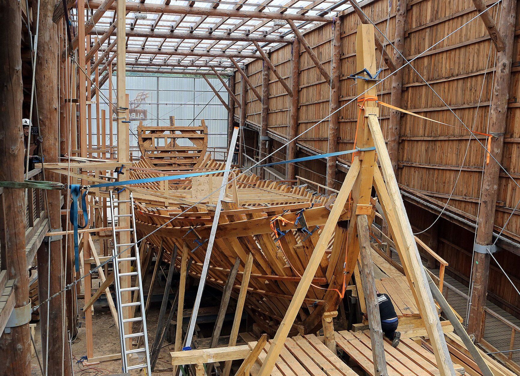 2015-5-12. Construcción de la réplica de la Nao San Juan, ballenero vasco hundido en Canadá en 1565.