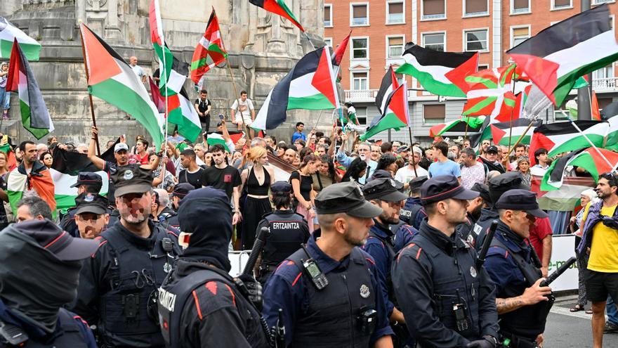 Varios detenidos en la etapa de La Vuelta en Bilbao