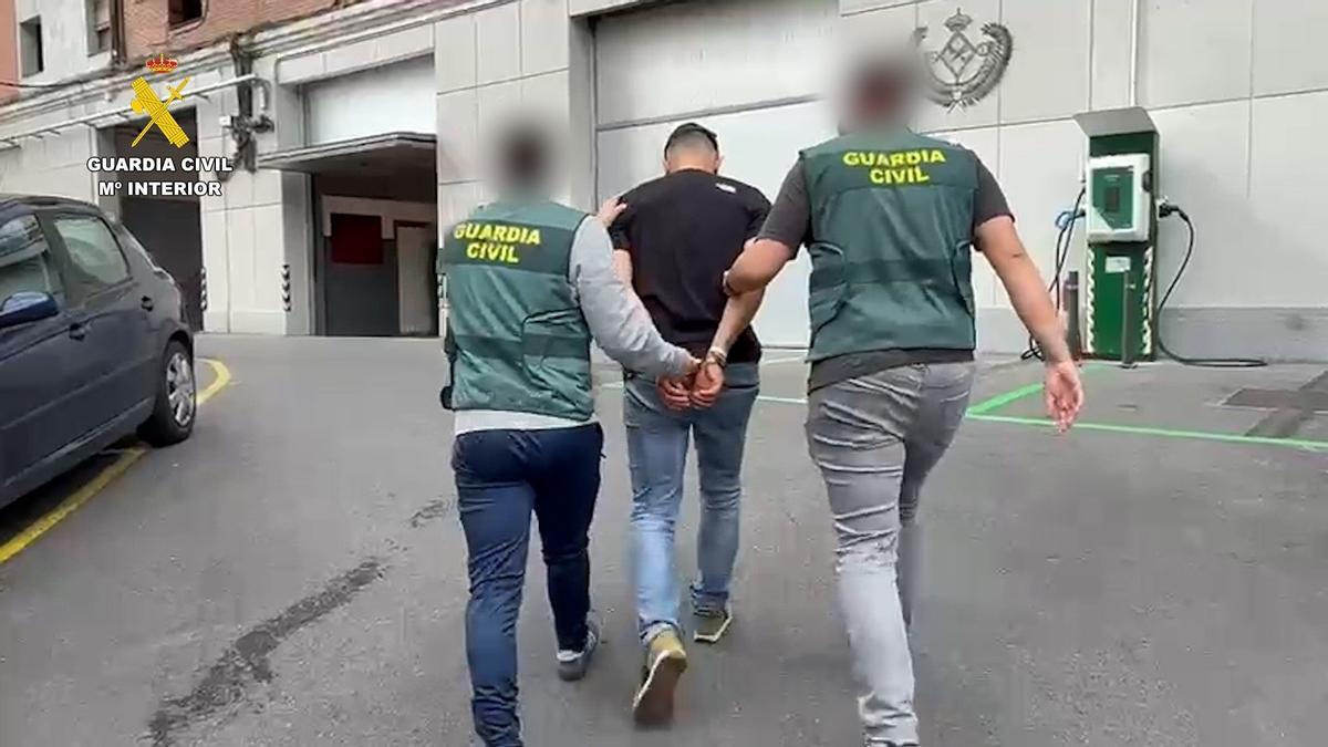 Uno de los detenidos en la operación de la Guardia Civil