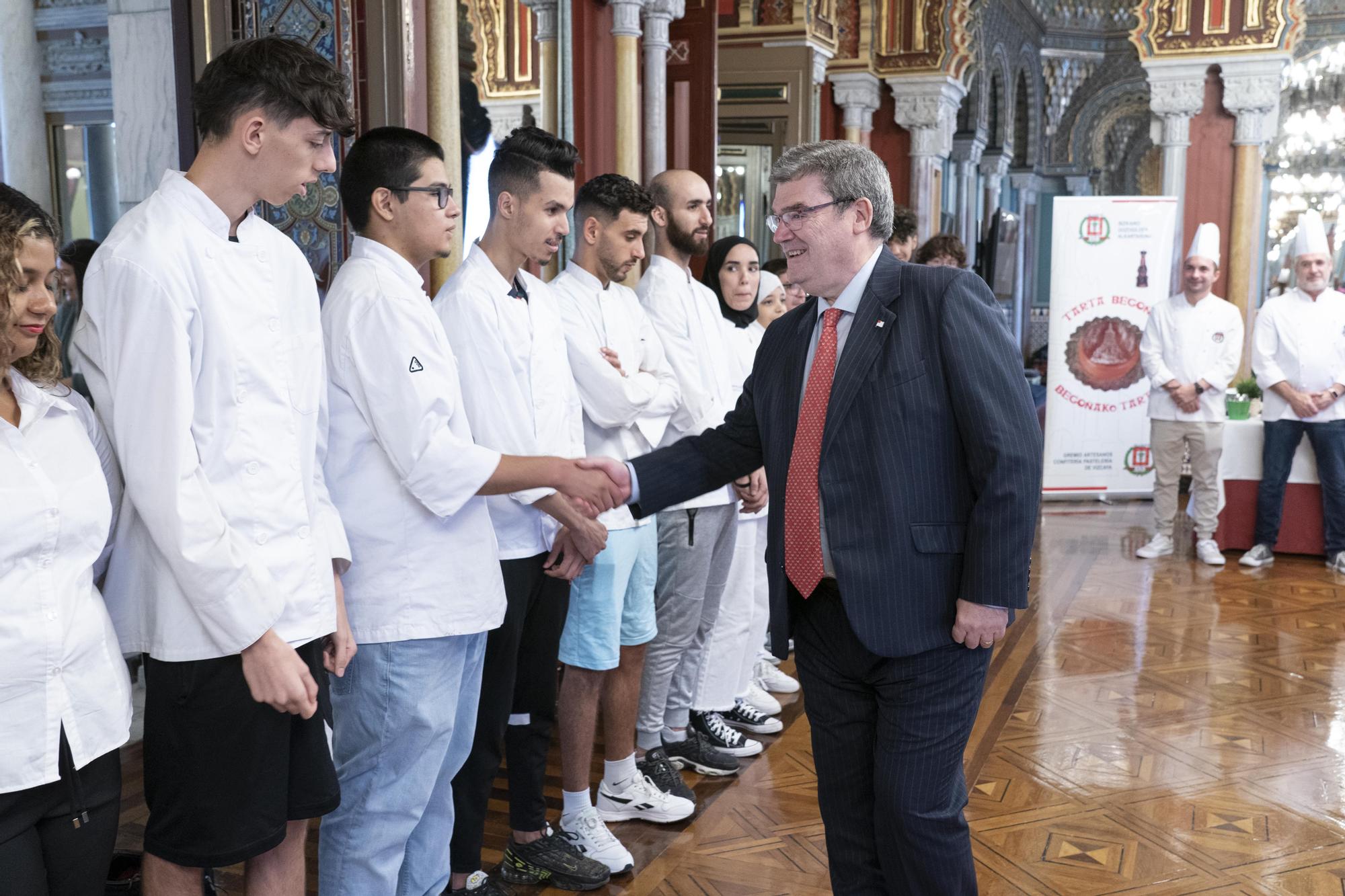 En imágenes: recepción del gremio de pasteleros de Bizkaia en el Ayuntamiento de Bilbao