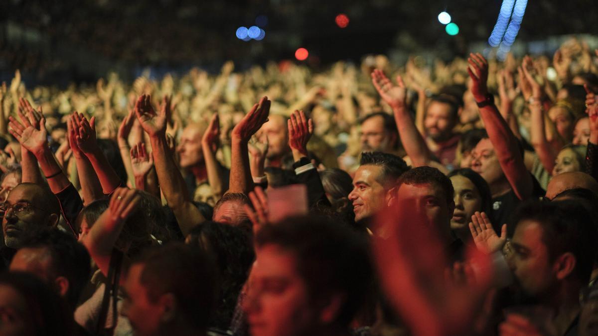 Asistentes a un concierto en el Navarra Arena.