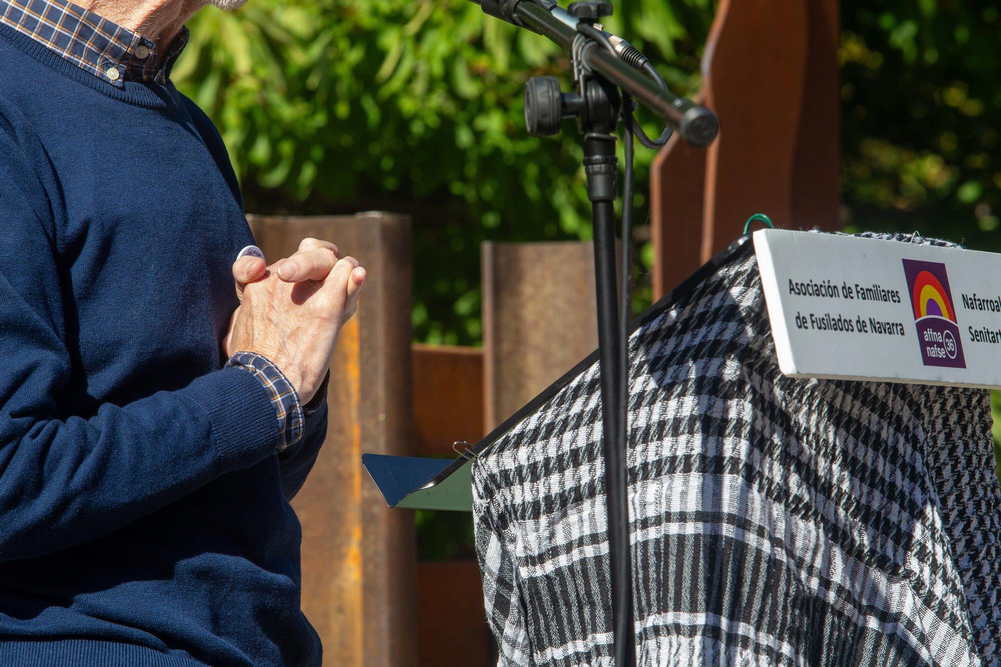 Inauguración del monumento en homenaje a las víctimas de la represión franquista en la Rochapea