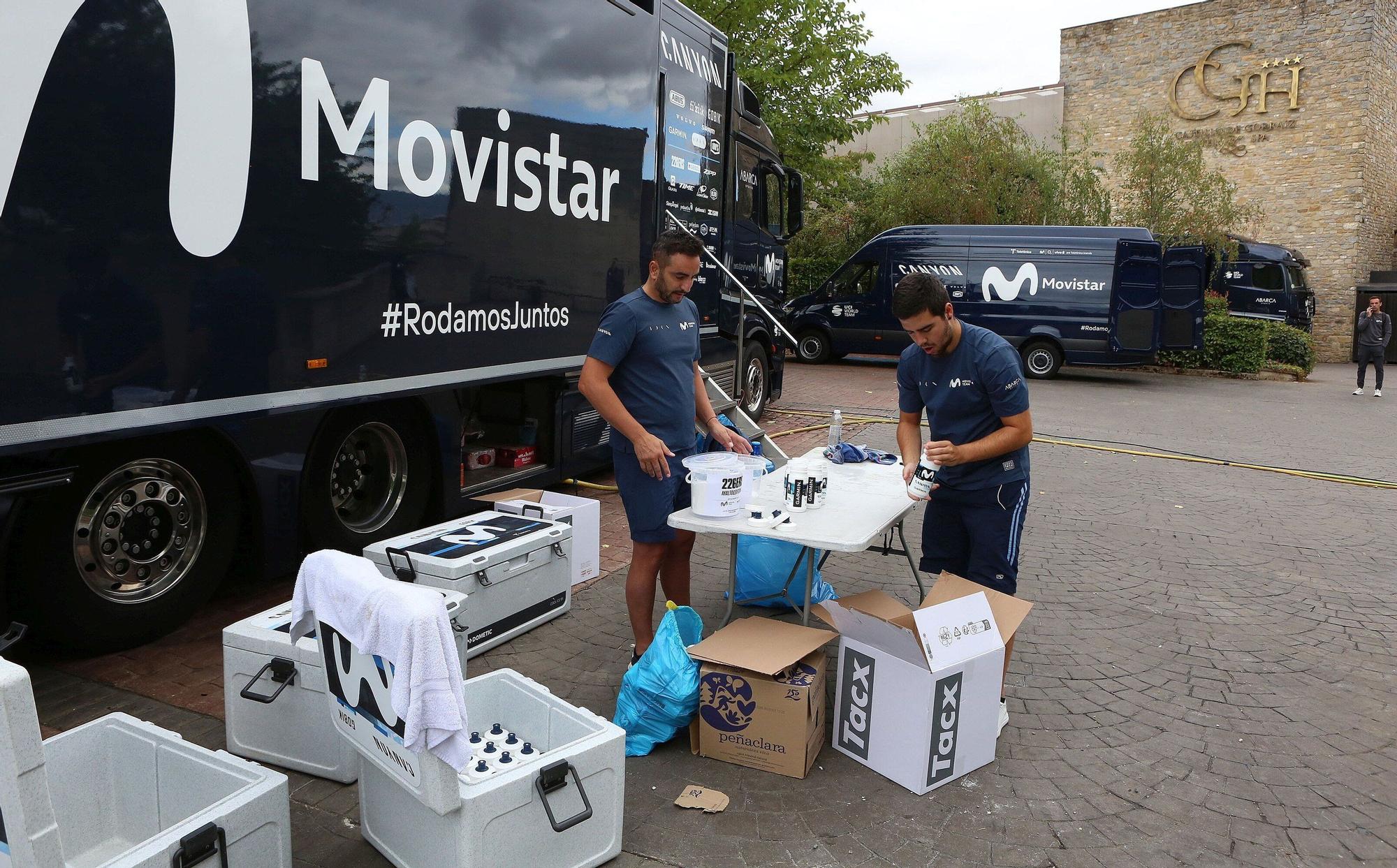Movistar Team sale a rodar por la Comarca de Pamplona en la jornada de descanso de La Vuelta