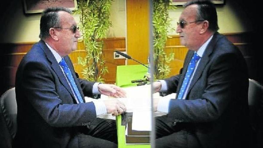 Carlos Fabra, durante la comparecencia de prensa que ofreció tras conocer la sentencia por fraude fiscal.