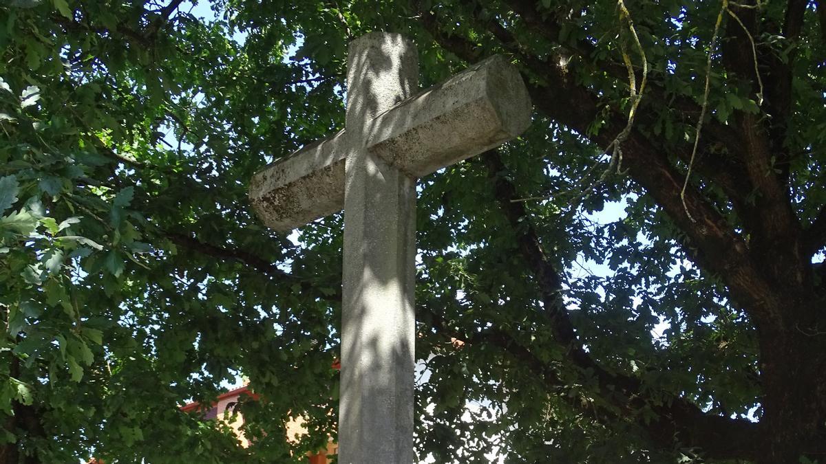 La cruz ubicada donde estuvo el árbol Malato.