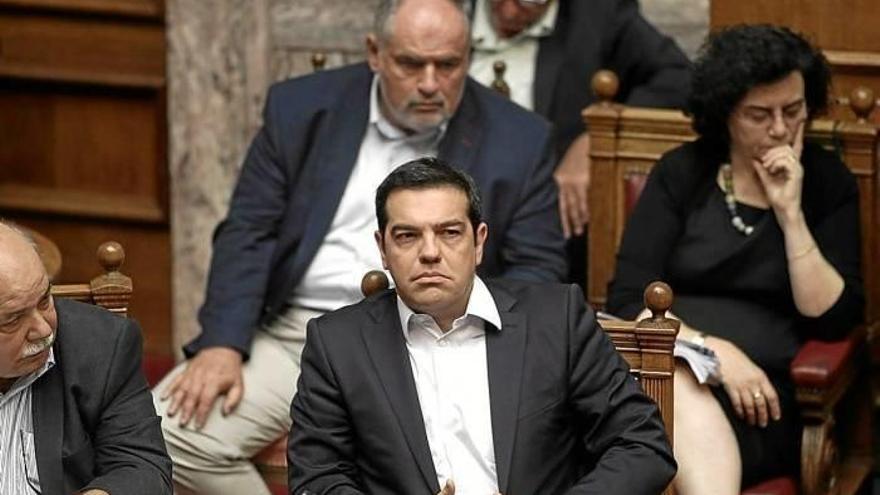 Gobierno mantiene sus planes de referéndum pese a presiones