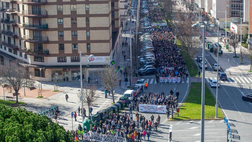 Marcha por la industria navarra: "Los trabajadores tenemos que poder desarrollar proyectos de vida aquí"